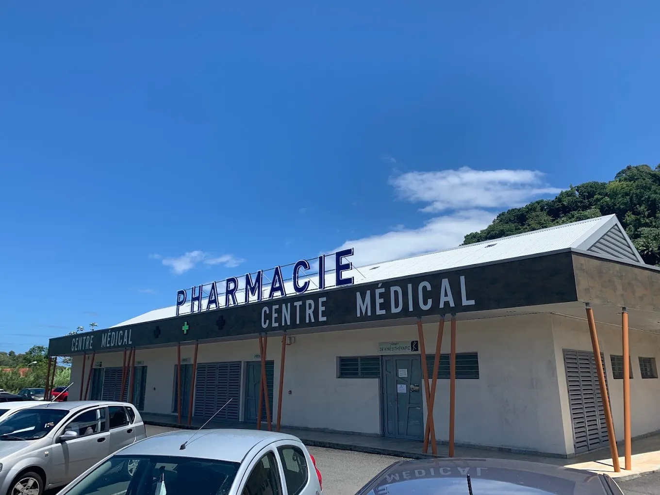 Façade de Pharmacie Centrale de Gourbeyre
