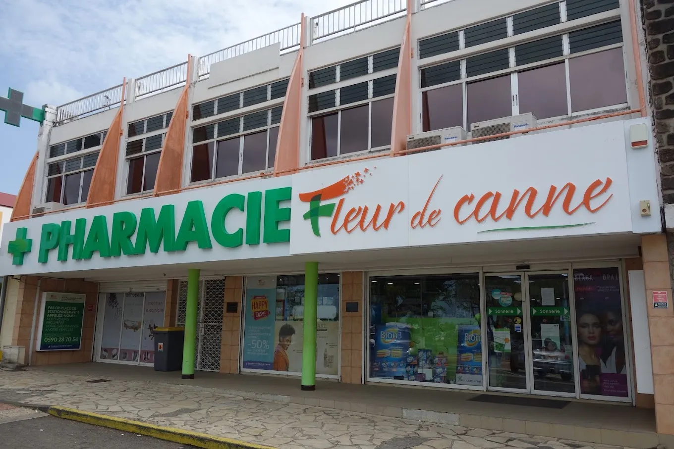 Façade de Pharmacie FLEUR DE CANNE