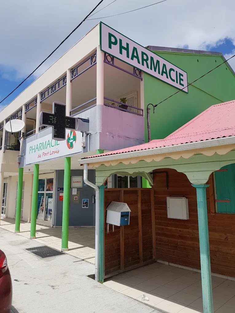 Façade de pharmacie de Port-Louis