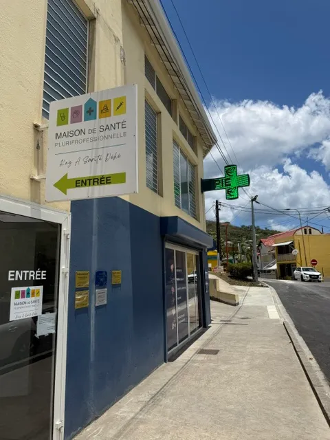 Deshaies, local professionnel neuf de 23 m², tout équipé, accès PMR et parking